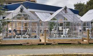 Hamburg restaurant opens private greenhouses for corona-proof dining