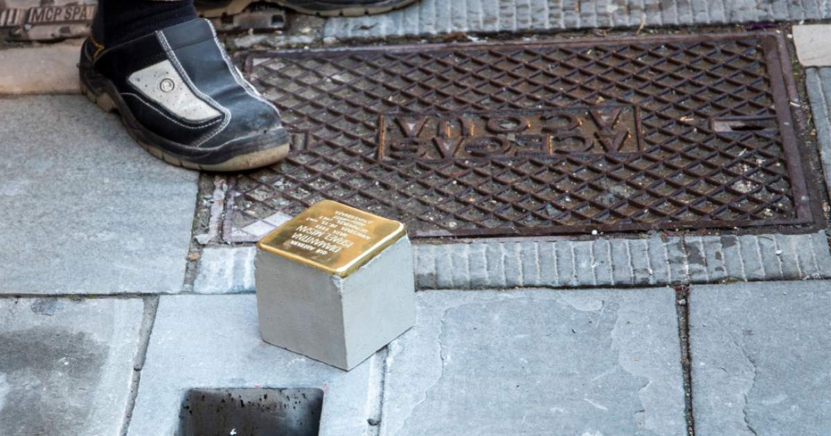 100.000th Holocaust memorial Stolperstein laid in Germany