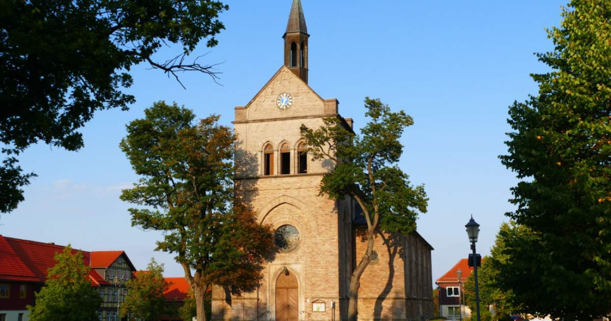 Die deutsche Kirche beginnt mit dem Verkauf von Gruppeneigentum, da die Besucherzahlen sinken