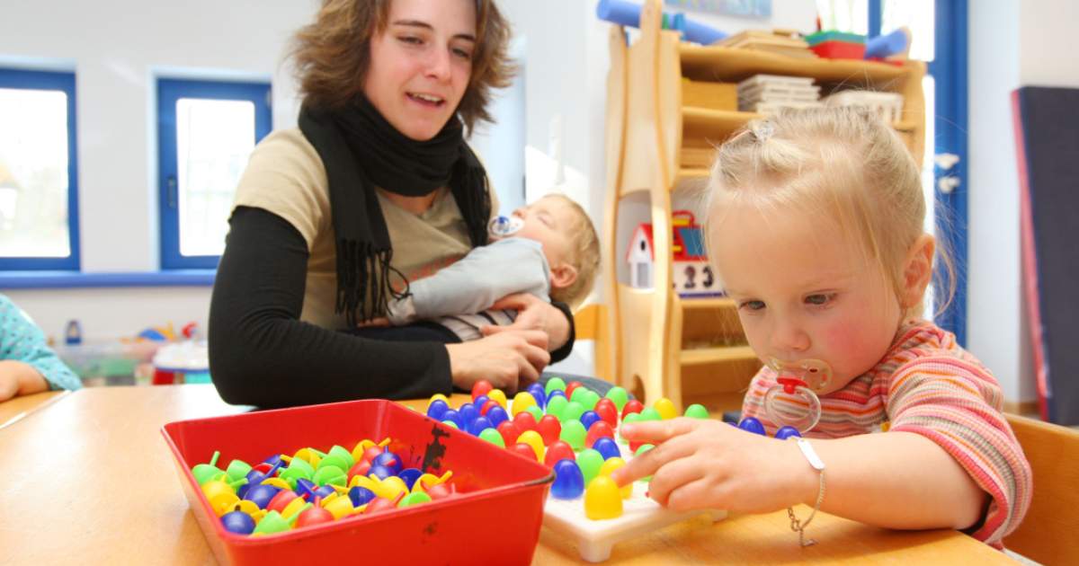 Eine Untersuchung zeigt, dass das deutsche Kinderbetreuungssystem kurz vor dem Zusammenbruch steht