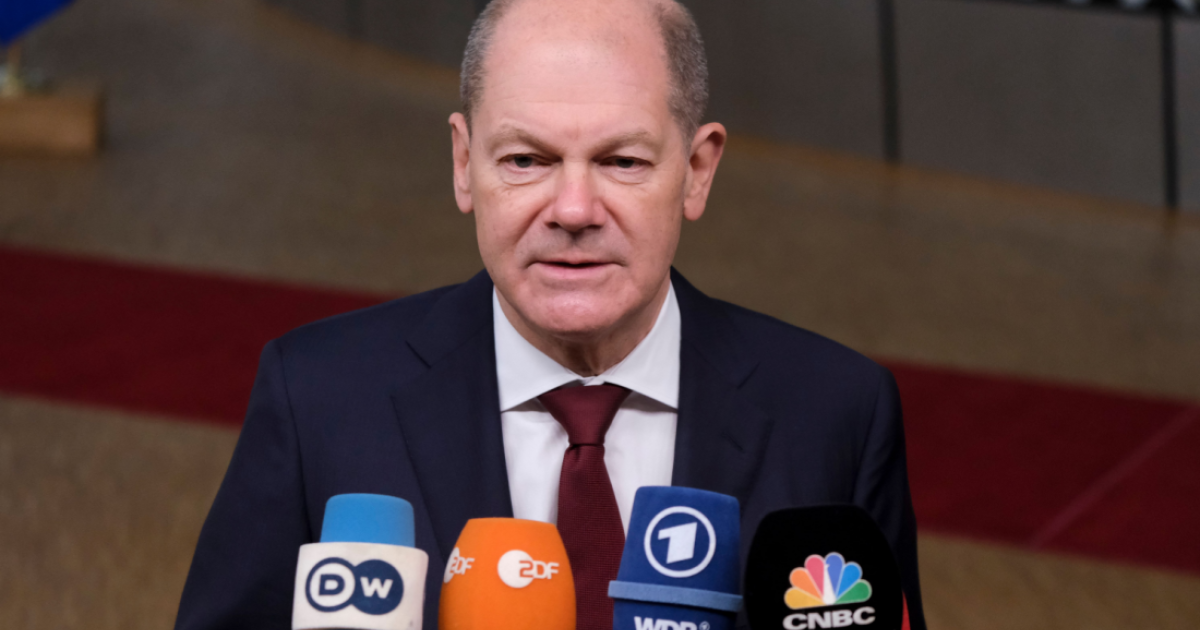 Olaf Scholz urges foreigners to apply for German citizenship